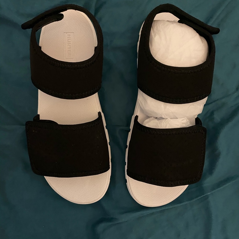 Brand new wms sandals by Hunter